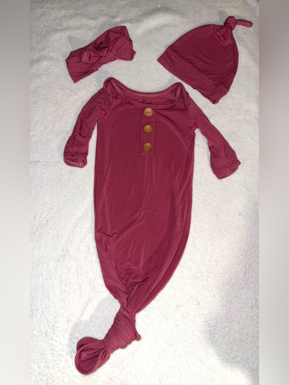 Caden Lane bamboo knotted I can’t gown with hat and headband, size 0-3 mos, EUC